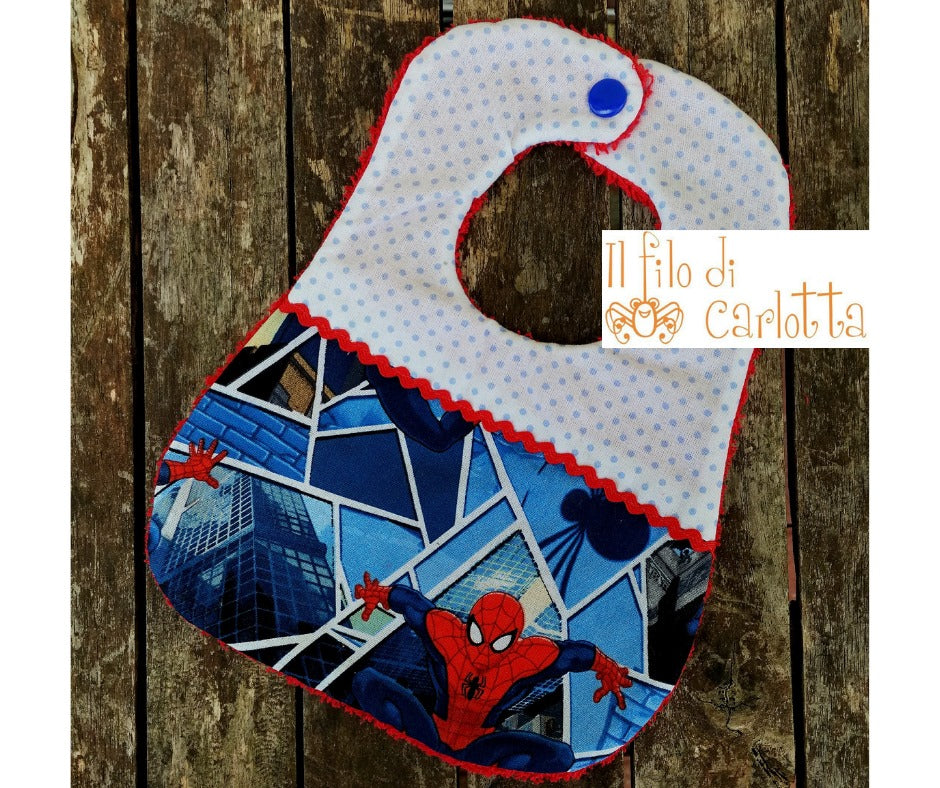 Bavaglino Spiderman in cotone americano con retro in spugna tinta unita